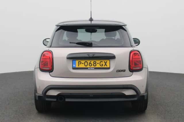 MINI Cooper (2022) thumbnail 6