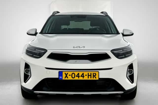 Kia Stonic (2023) thumbnail 5