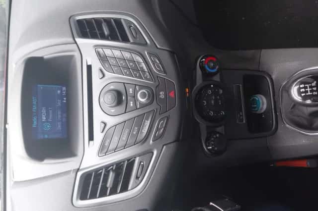 Ford Fiesta (2015) thumbnail 16