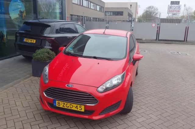 Ford Fiesta (2015) thumbnail 3