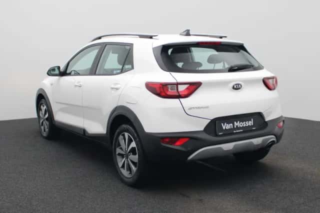 Kia Stonic (2021) thumbnail 3