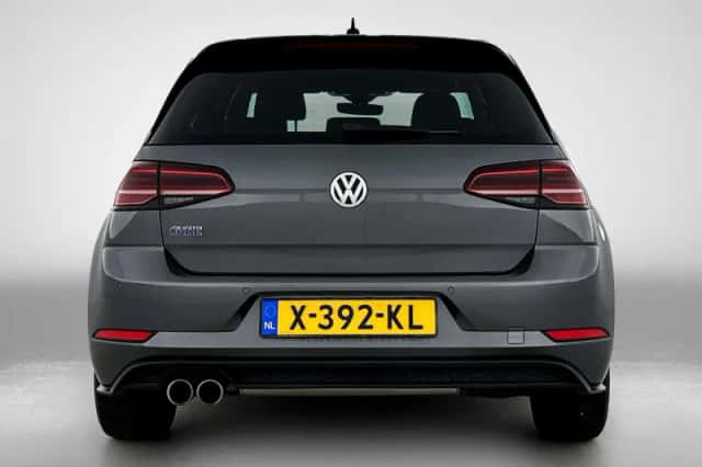 Volkswagen Golf (2020) thumbnail 4