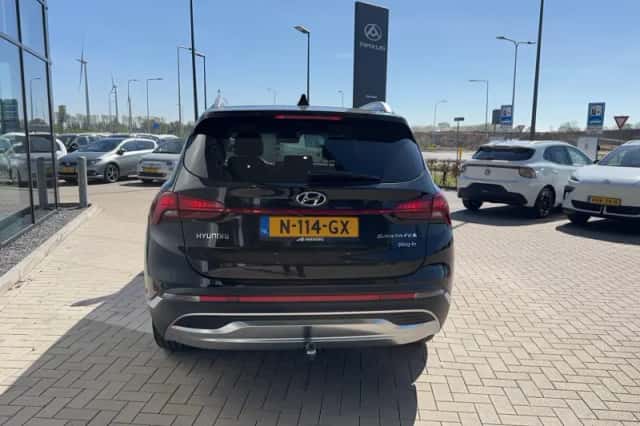Hyundai Santa Fe (2021) thumbnail 4