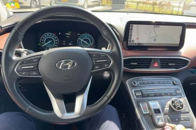 Hyundai Santa Fe (2021) thumbnail 10