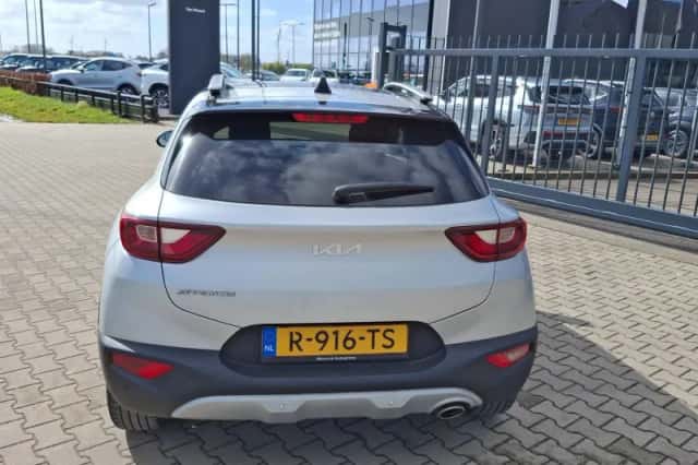 Kia Stonic (2022) thumbnail 3