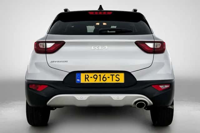 Kia Stonic (2022) thumbnail 4