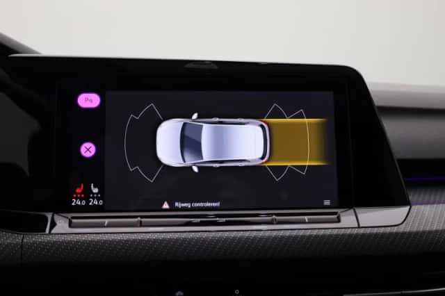 Volkswagen Golf (2021) thumbnail 31
