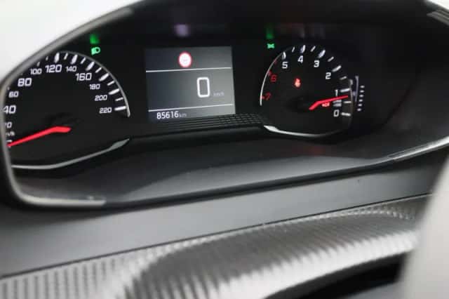 Peugeot 208 (2023) thumbnail 9