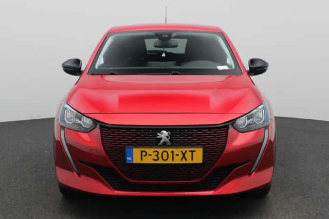 Peugeot e-208 (2022) thumbnail 4