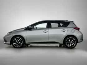 Toyota Auris (2018) thumbnail 2