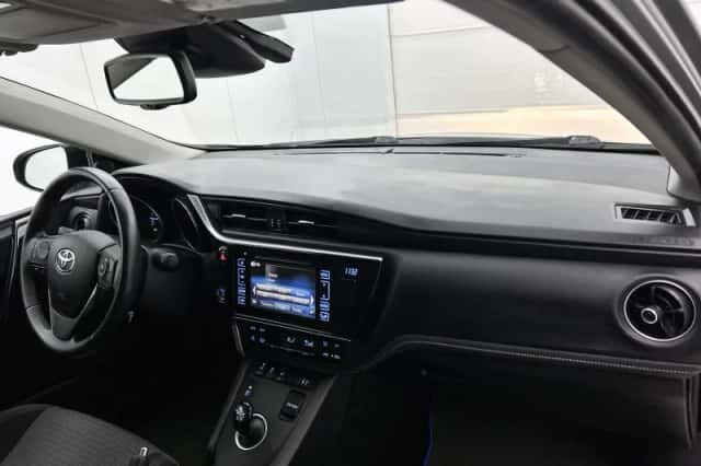 Toyota Auris (2018) thumbnail 18