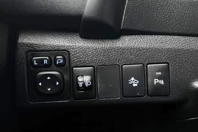 Toyota Auris (2018) thumbnail 25