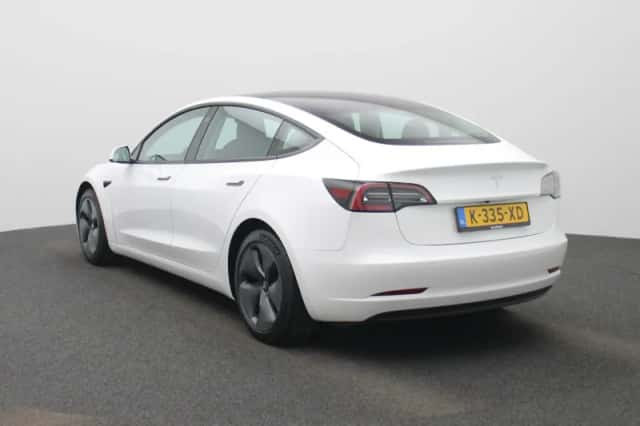 Tesla Model 3 (2021) thumbnail 3
