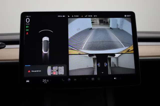 Tesla Model 3 (2021) thumbnail 32