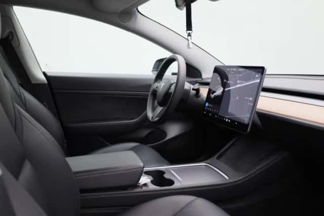 Tesla Model 3 (2021) thumbnail 36