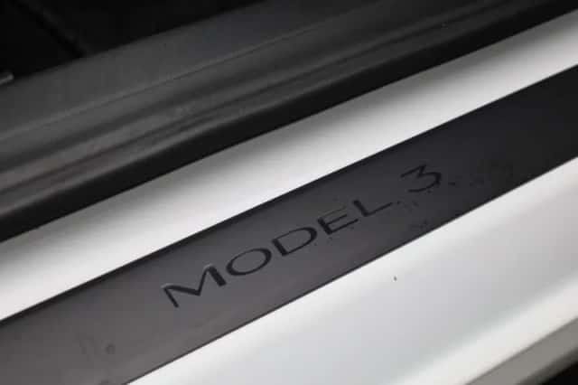 Tesla Model 3 (2021) thumbnail 38