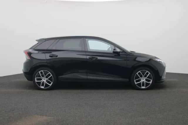 MG MG4 (2023) thumbnail 6