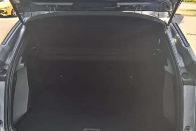 Peugeot e-2008 (2023) thumbnail 4