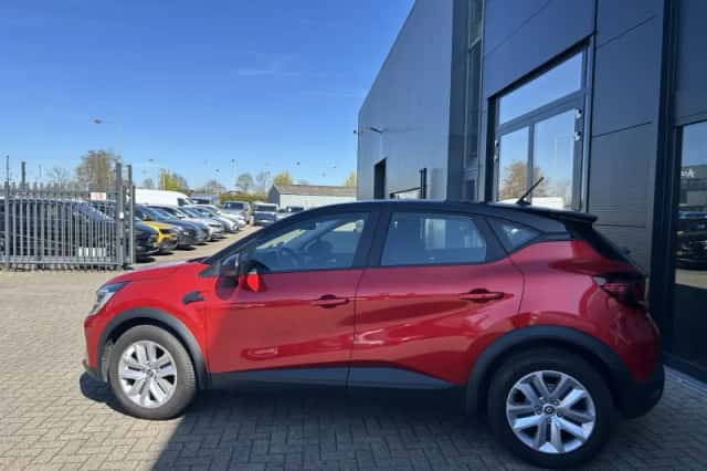 Renault Captur (2022) thumbnail 3