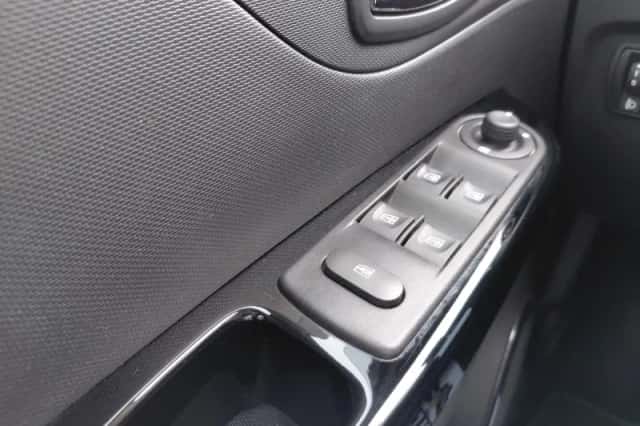 Renault Captur (2015) thumbnail 10