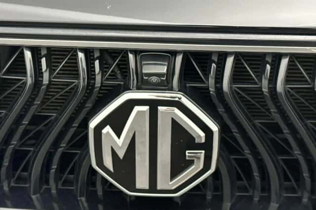 MG MG HS (2023) thumbnail 6
