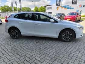 Volvo V40 (2016) thumbnail 9
