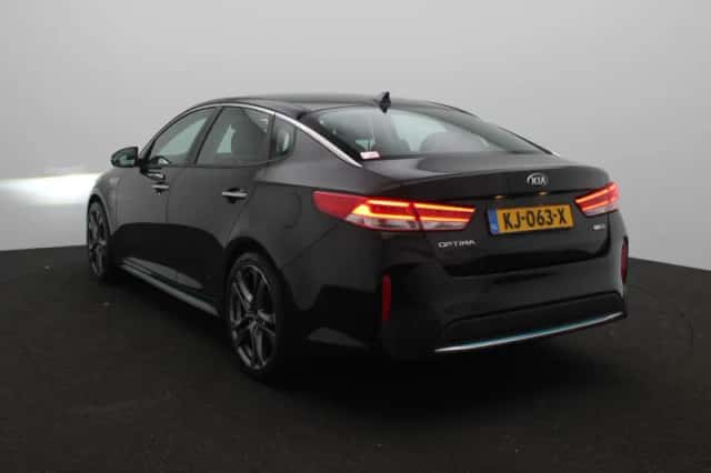 Kia Optima (2016) thumbnail 2