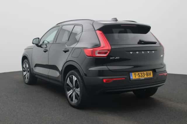 Volvo XC40 (2023) thumbnail 2