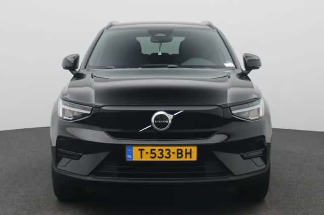 Volvo XC40 (2023) thumbnail 3