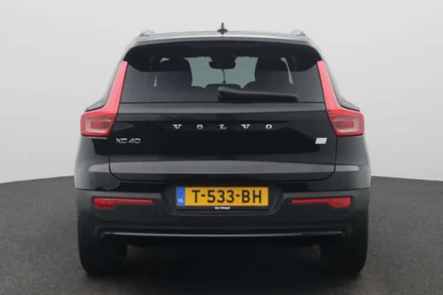 Volvo XC40 (2023) thumbnail 5