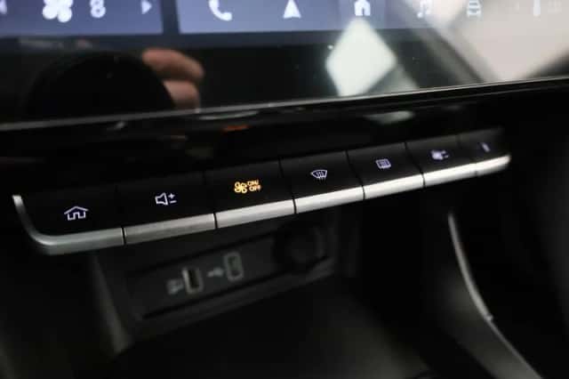 MG ZS EV (2023) thumbnail 32