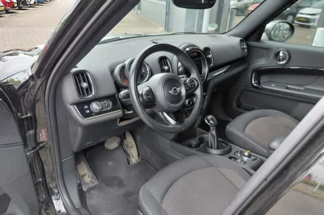 MINI Countryman (2018) thumbnail 3