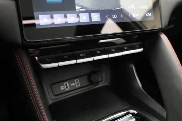 MG ZS EV (2025) thumbnail 17