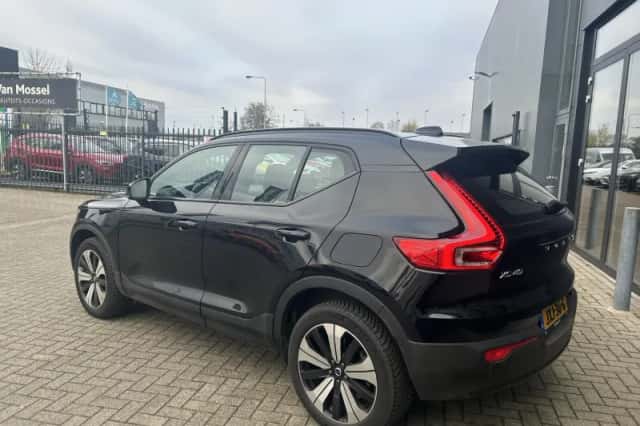 Volvo XC40 (2022) thumbnail 3