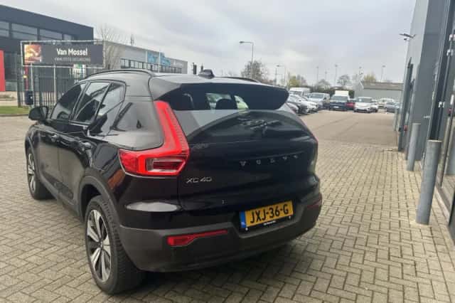 Volvo XC40 (2022) thumbnail 4