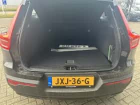 Volvo XC40 (2022) thumbnail 5