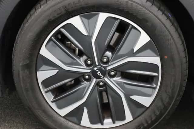 Kia EV6 (2023) thumbnail 14