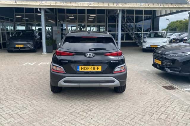 Hyundai Kona (2022) thumbnail 3