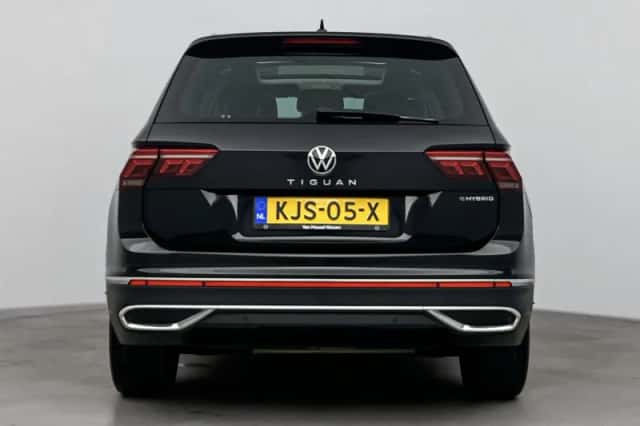 Volkswagen Tiguan (2022) thumbnail 3