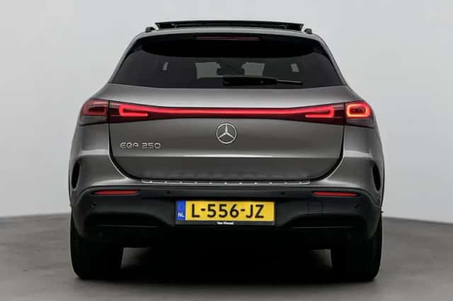 Mercedes-Benz EQA (2021) thumbnail 3
