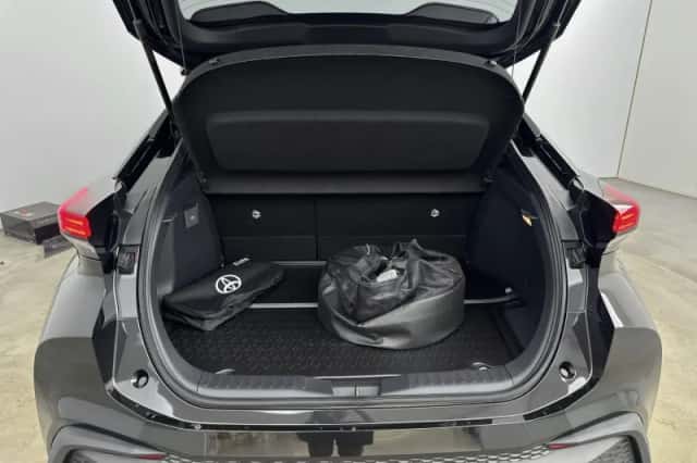 Toyota C-HR (2026) thumbnail 6
