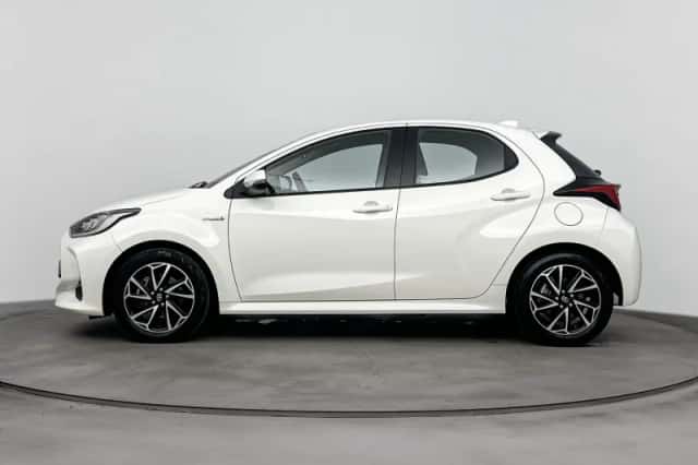 Toyota Yaris (2021) thumbnail 2