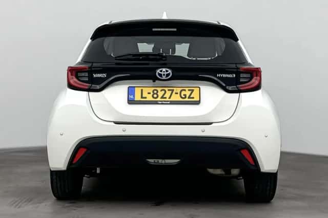 Toyota Yaris (2021) thumbnail 3