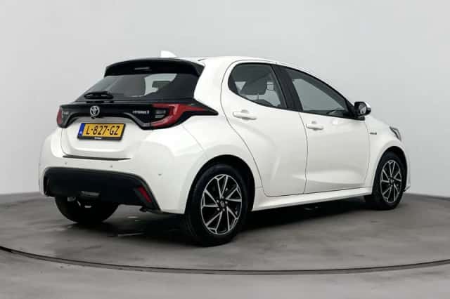 Toyota Yaris (2021) thumbnail 4