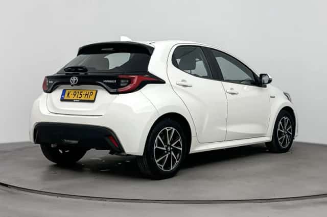 Toyota Yaris (2021) thumbnail 4