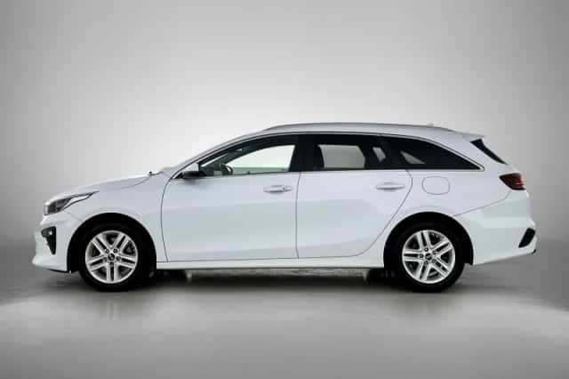 Kia Ceed Sportswagon (2021) thumbnail 2