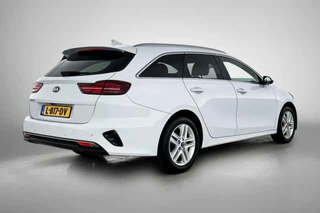 Kia Ceed Sportswagon (2021) thumbnail 4