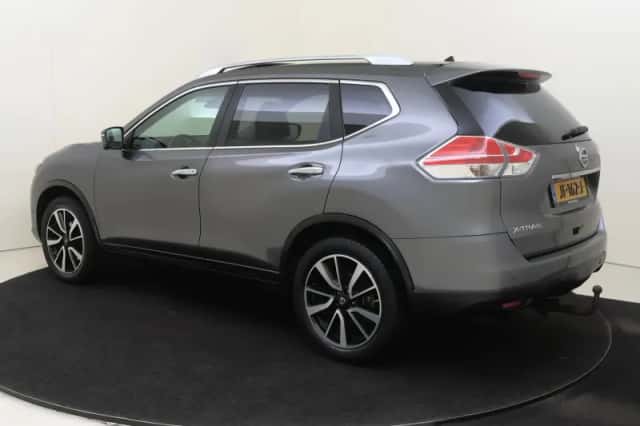 Nissan X-Trail (2016) thumbnail 3