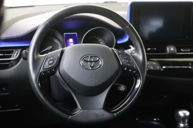 Toyota C-HR (2017) thumbnail 12