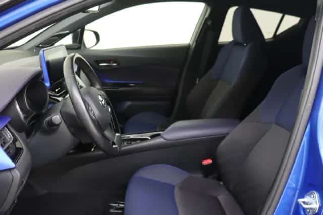 Toyota C-HR (2017) thumbnail 13